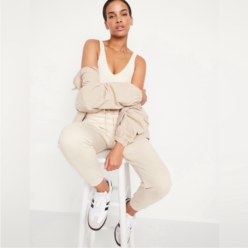 NWT! Wish Bone High-Waisted Dynamic Fleece Joggers - Multiple Sizes 🩵